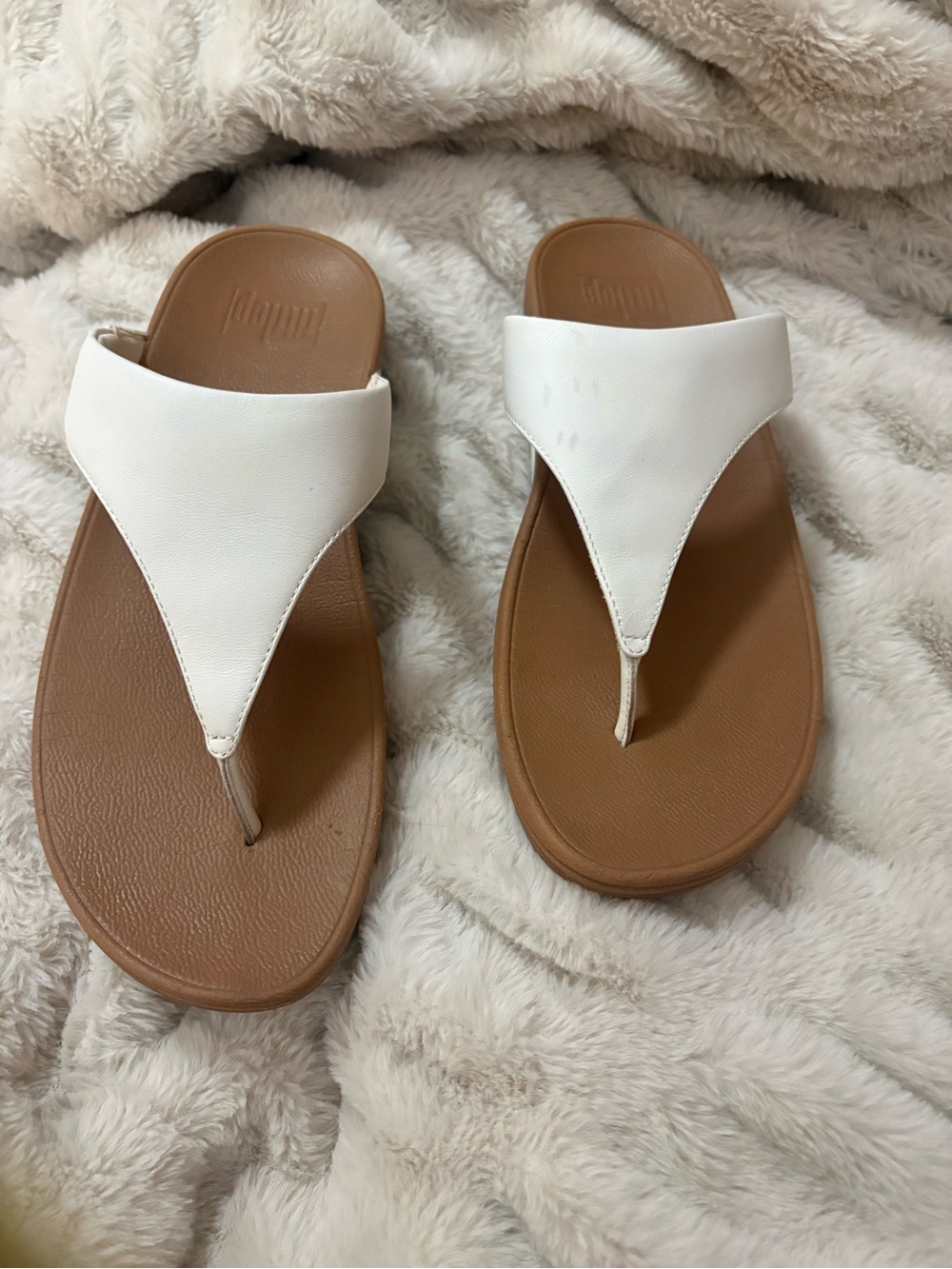 Fitflop LuLu Toe-Post sandals. Color White.  Size 9. - Picture 2 of 12